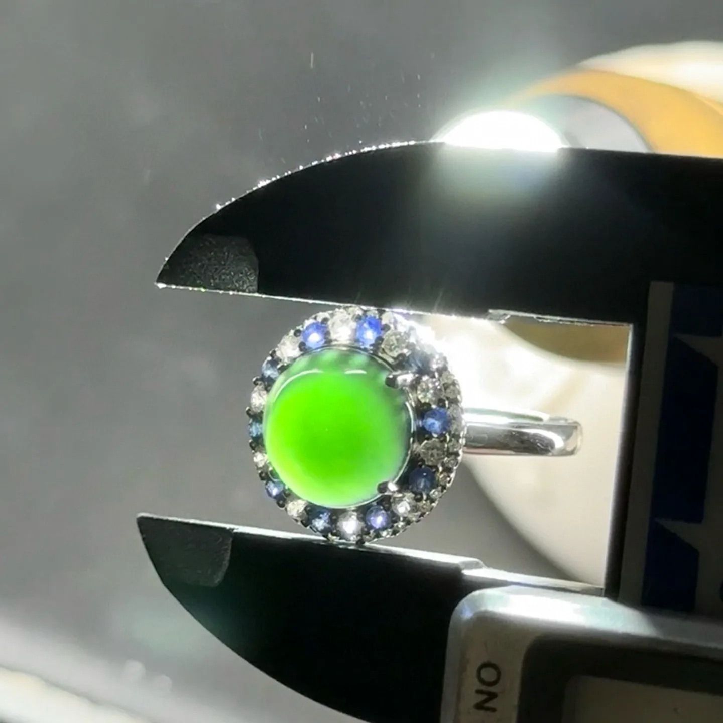 精品18k墨翠蛋面女戒 种好色正黑度极好 打灯通透 油性十足 尺寸13.5