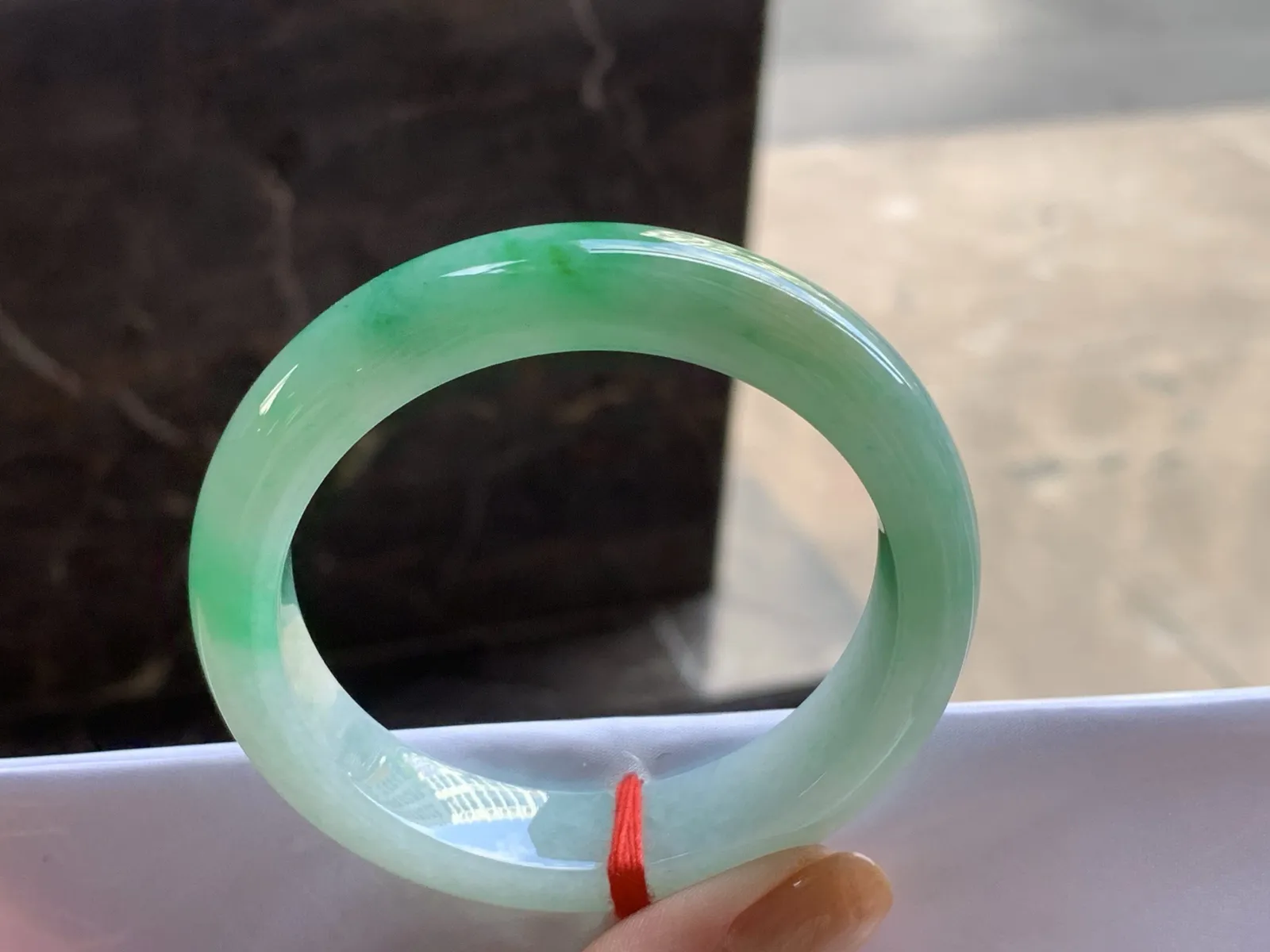 53-12.4-8.4

黄加绿手镯^_^ 颜色漂亮独特