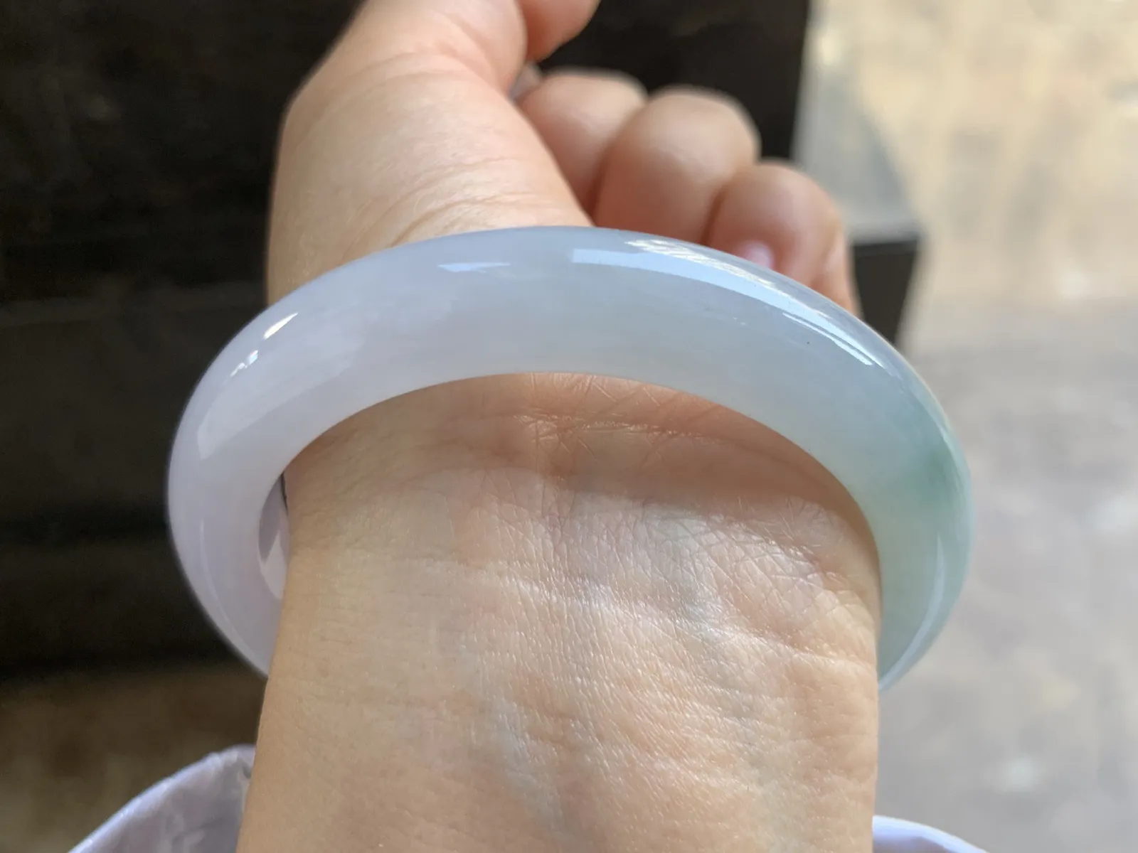 56-11.2-8.2mm
糯冰带底色手镯 底子细腻 水润 清爽