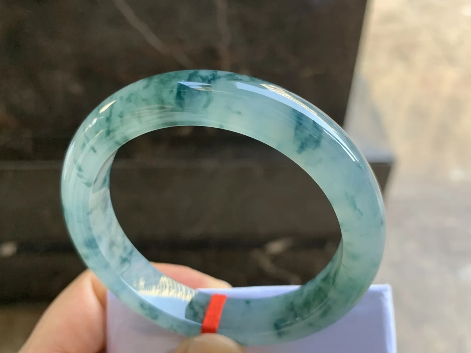 55-12.2-8.6mm
冰种飘花手镯 水润冰透 花色灵动