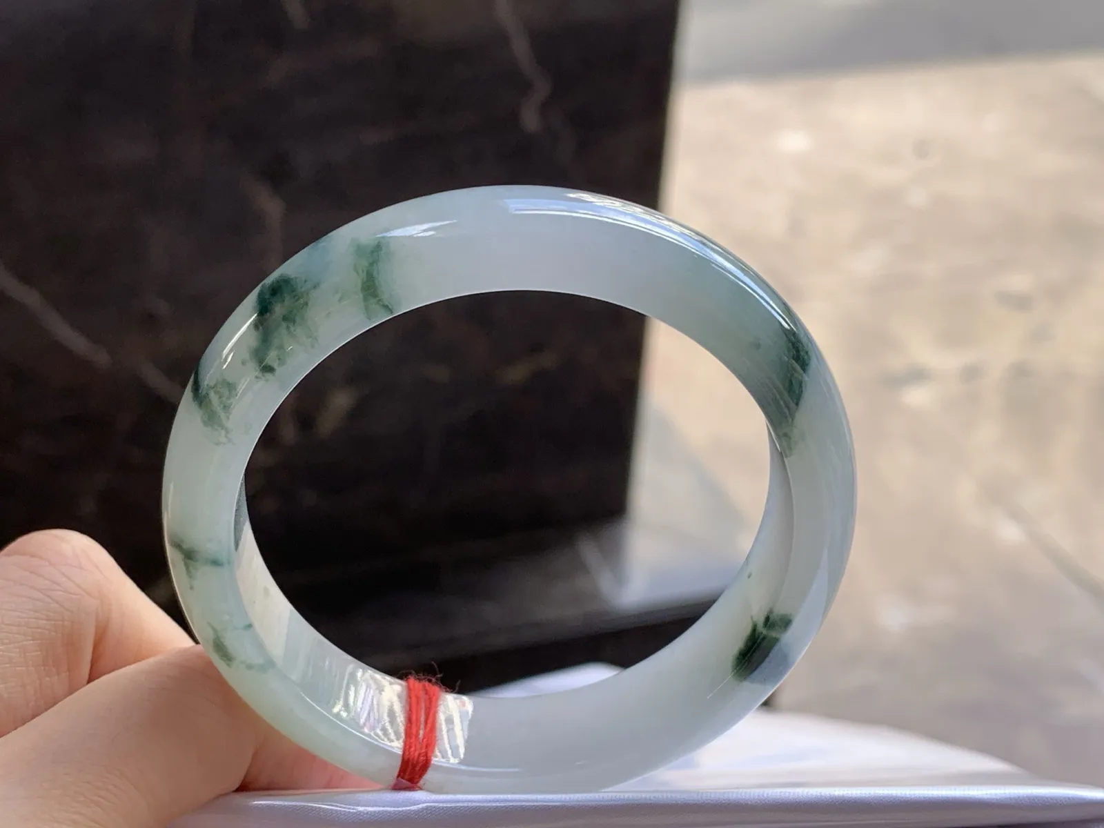 57.5-14.5-8.1

糯种飘花手镯^_^
细腻水润