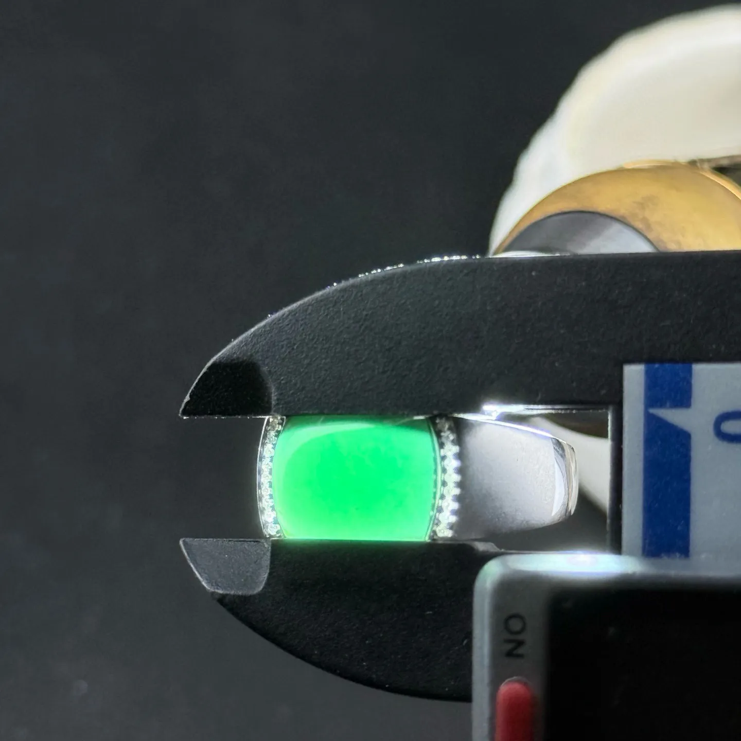 精品18k墨翠马鞍戒指 种好色正 黑度极好 打灯通透 油性十足 尺寸11.5