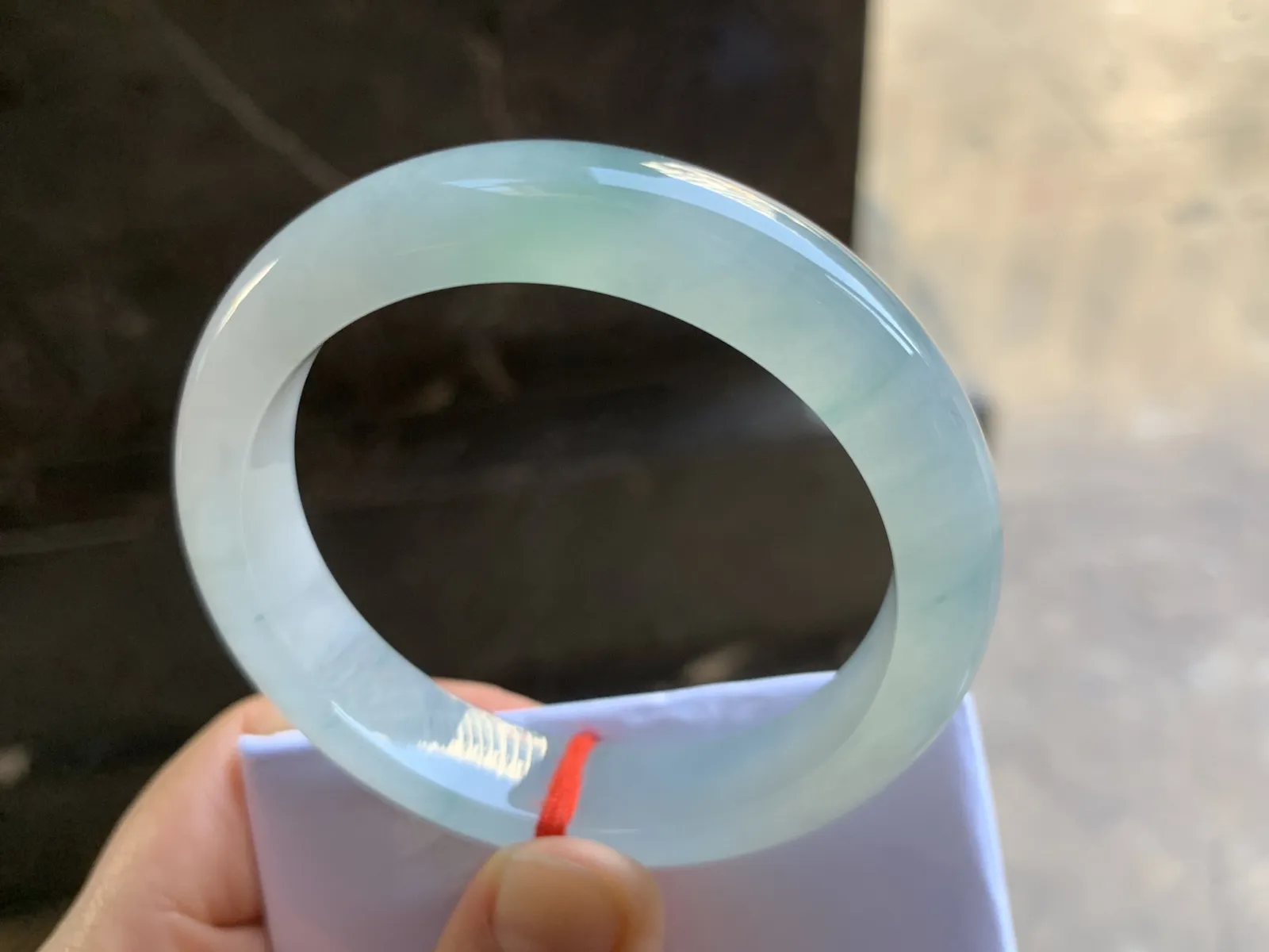 53-12.6-8.2mm
冰种飘花手镯 水润光泽 清爽