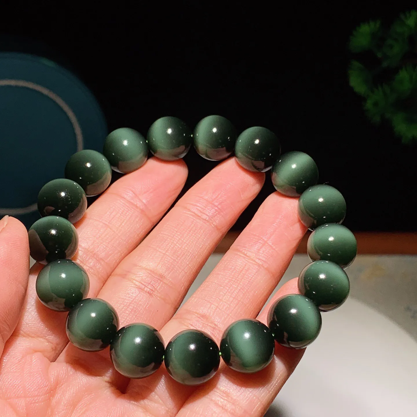 臻品收藏级新疆和田玉黑猫眼猫眼碧玉手串 一线天黑猫手串 单颗尺寸12！无裂无杂玉质细腻油润 底色纯净 脂粉好，品质好。lt250103