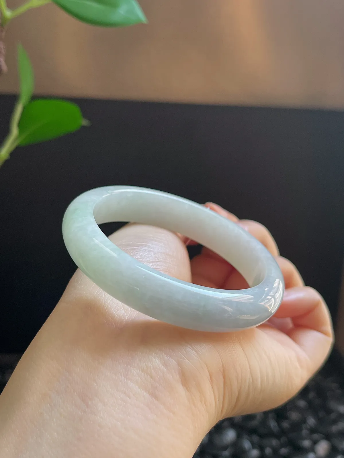 正圈53.4圈口，翡翠糯化种淡绿色手镯