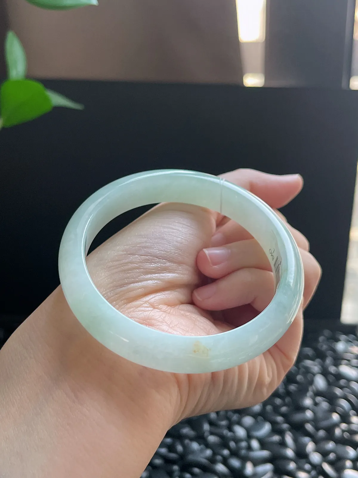 正圈60圈口，翡翠冰糯种飘绿手镯