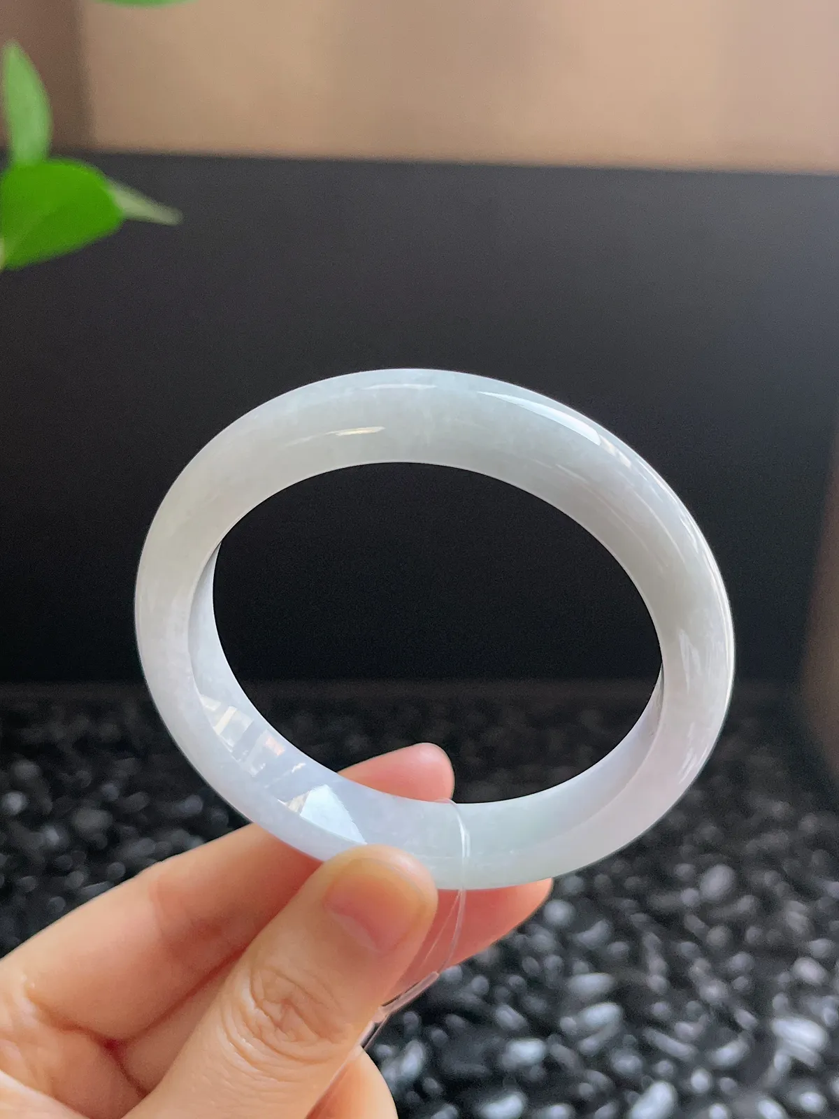 正圈54.4圈口，翡翠糯化种白色手镯