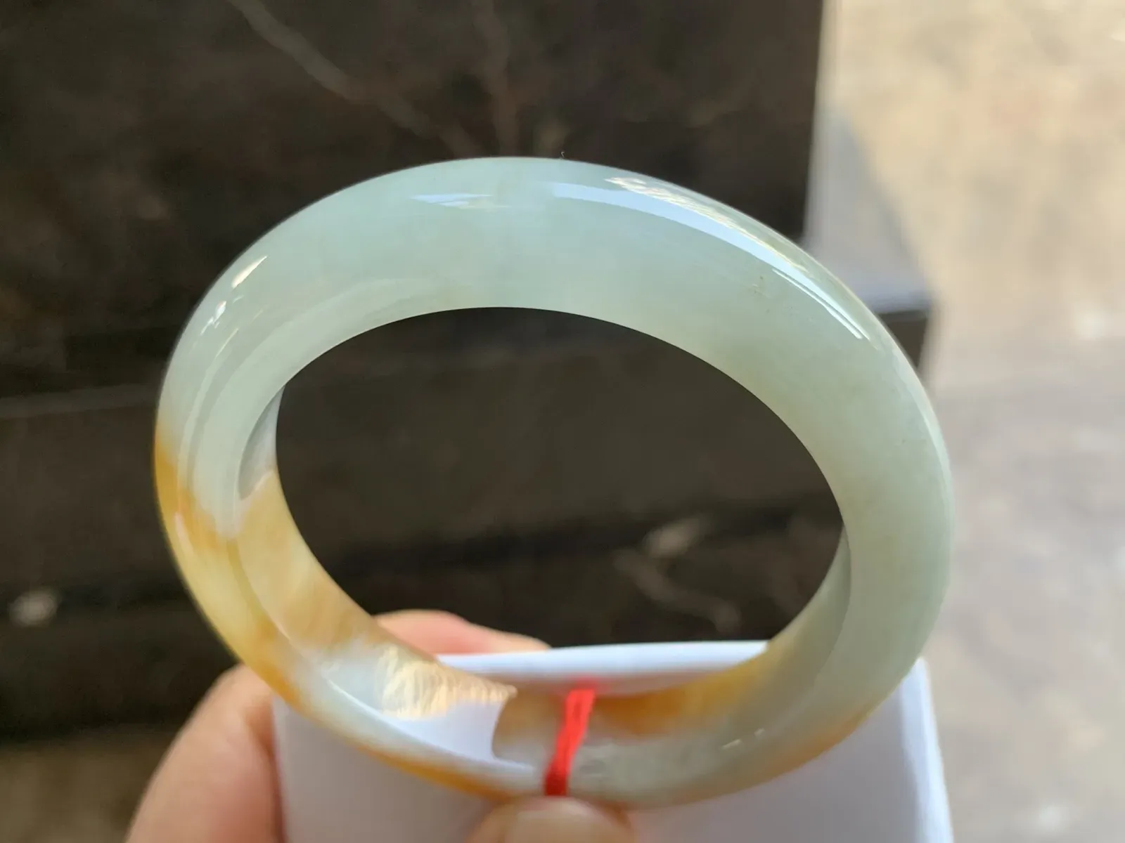 58-12.6-9.5mm
黄翡手镯 底子细腻 颜色艳丽