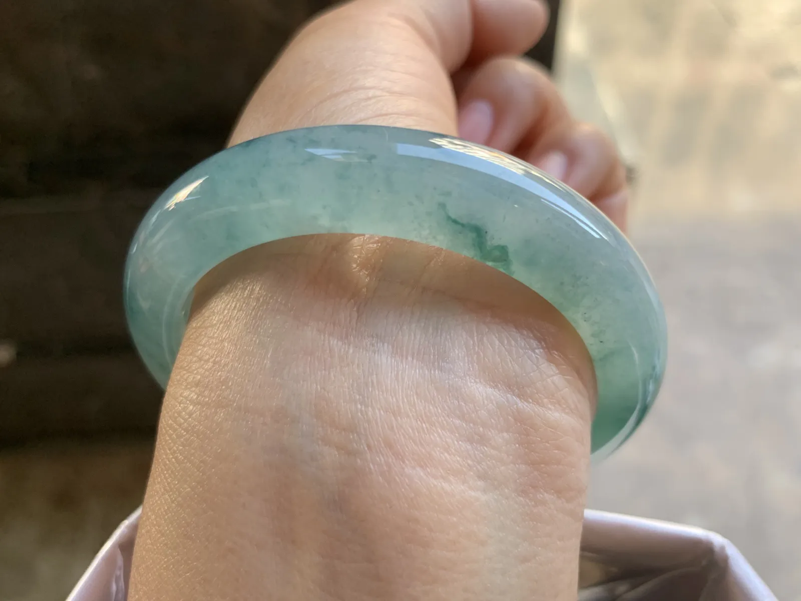 54-11.6-8.7mm
冰种蓝花手镯 水润光泽 花色漂亮