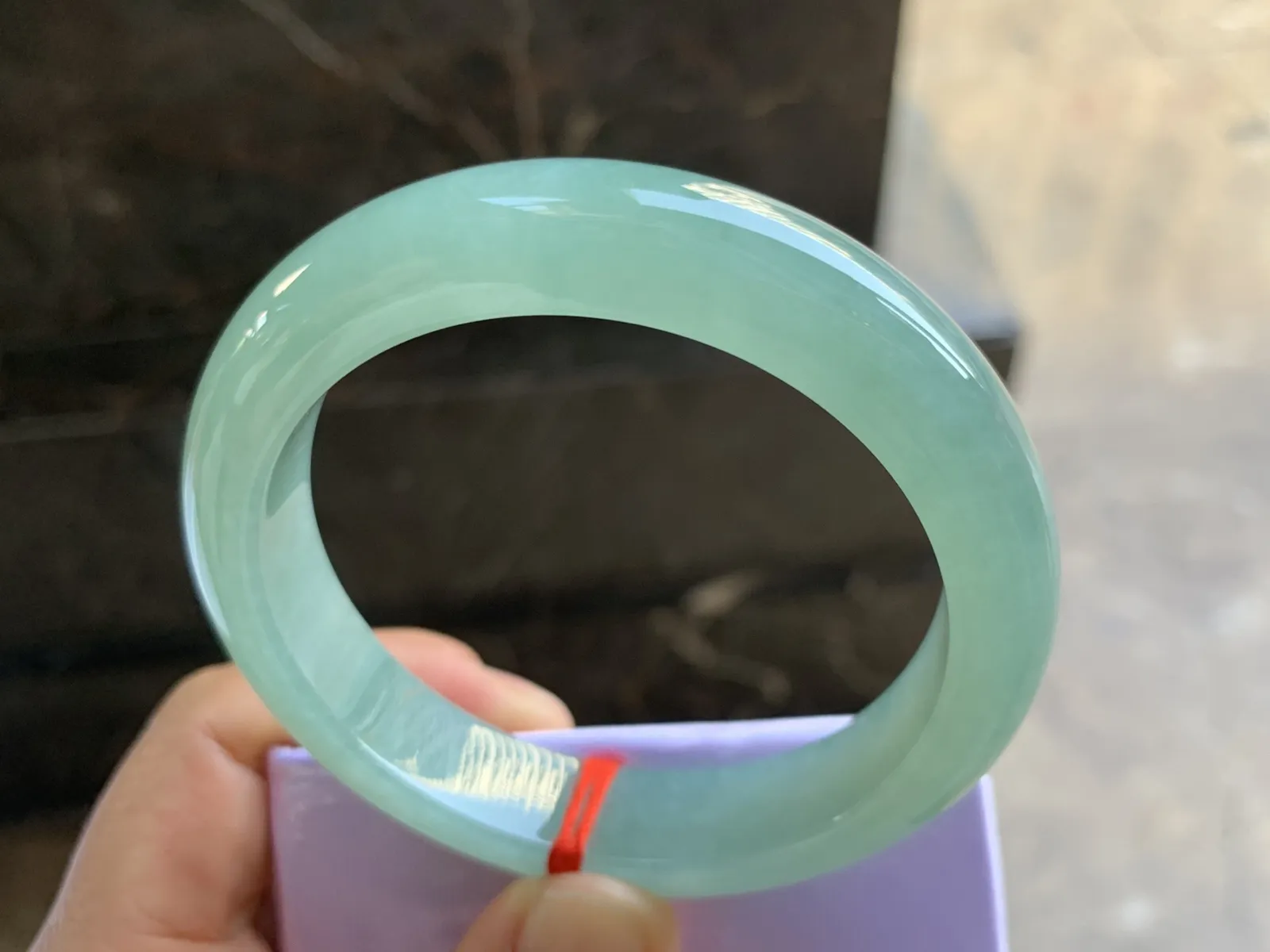 57-12.6-8.8mm
冰种晴水手镯 水润光泽 底色漂亮