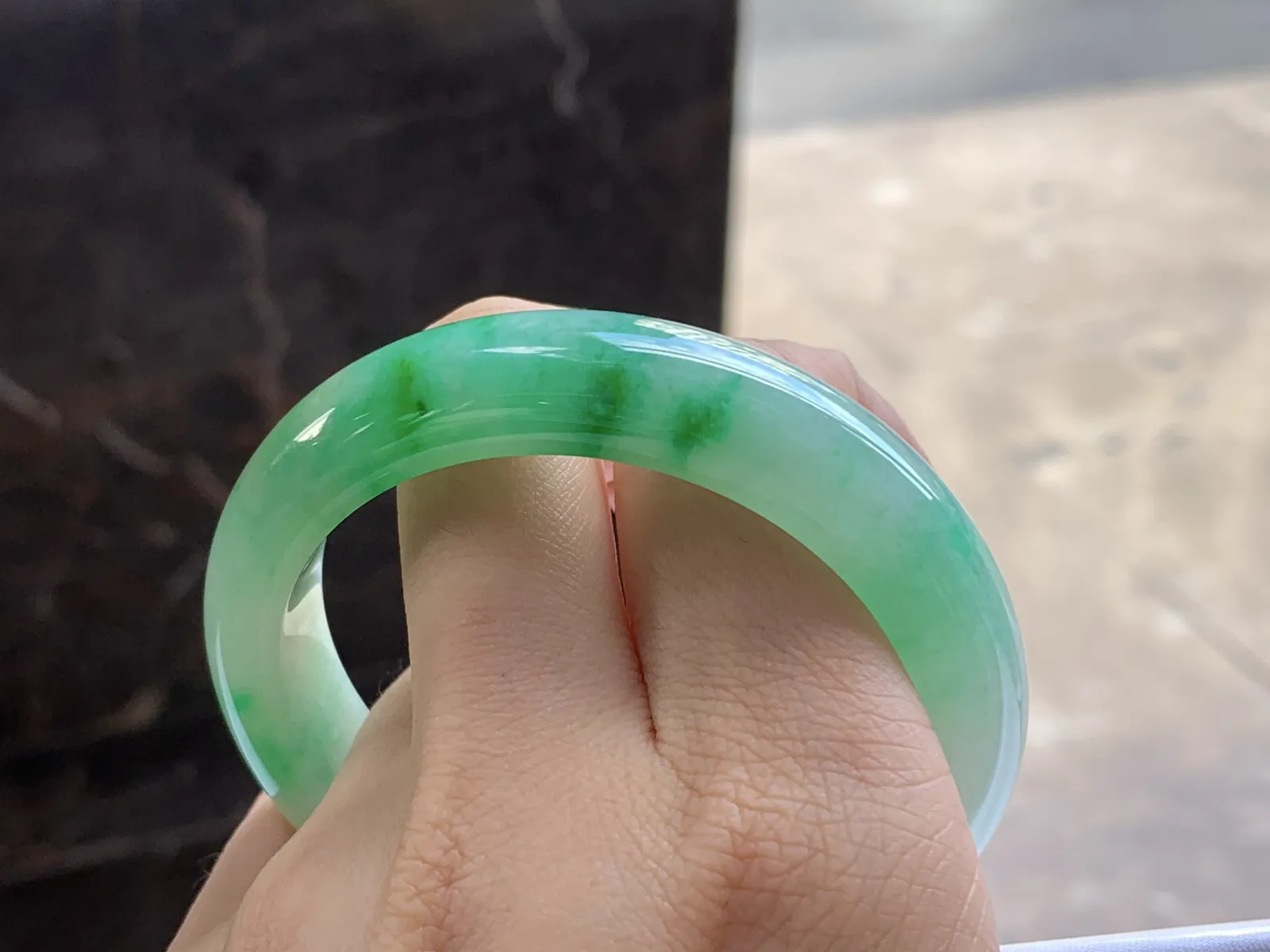 53-12.4-8.4

黄加绿手镯^_^ 颜色漂亮独特