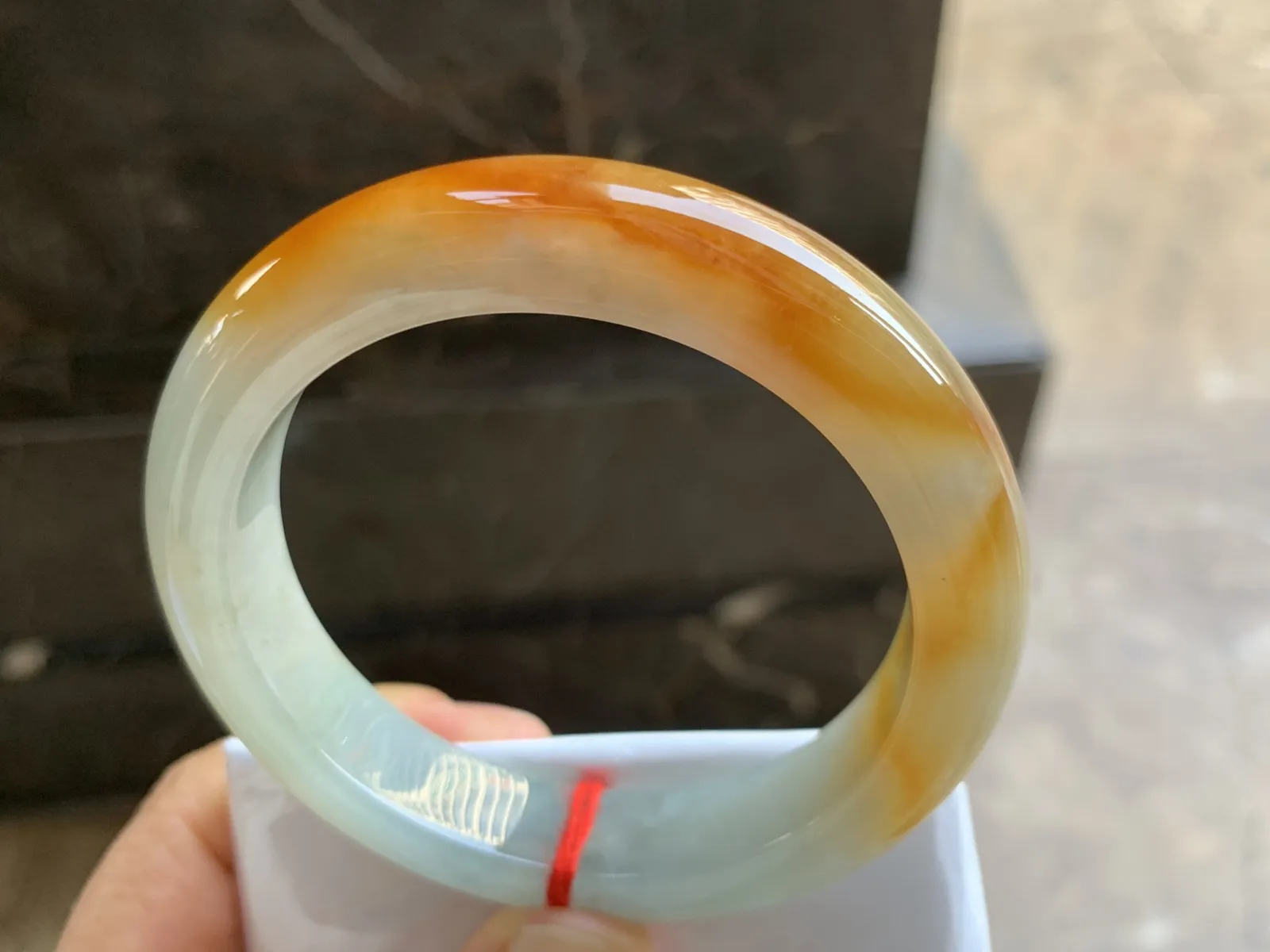 58-12.6-9.5mm
黄翡手镯 底子细腻 颜色艳丽