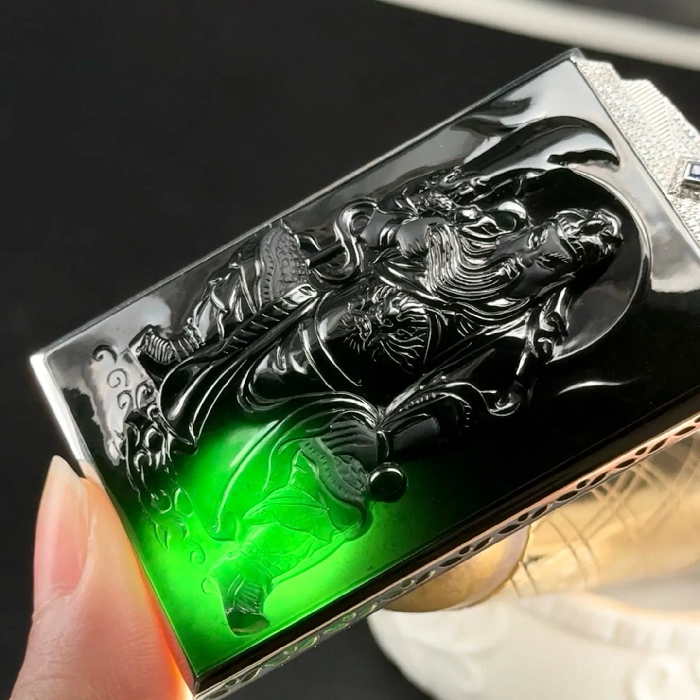 墨翠关公 种好色正 黑度极好 打灯通透 油性十足 尺寸79.9