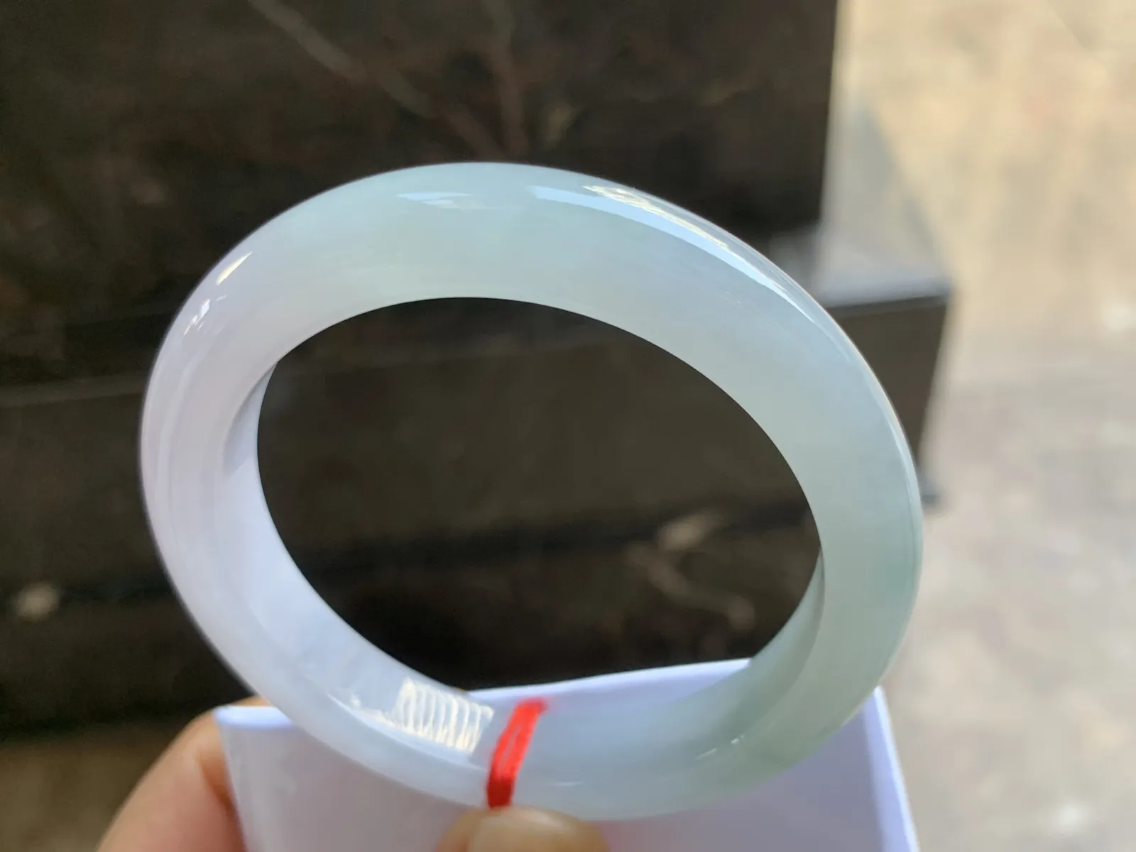 56-11.2-8.2mm
糯冰带底色手镯 底子细腻 水润 清爽