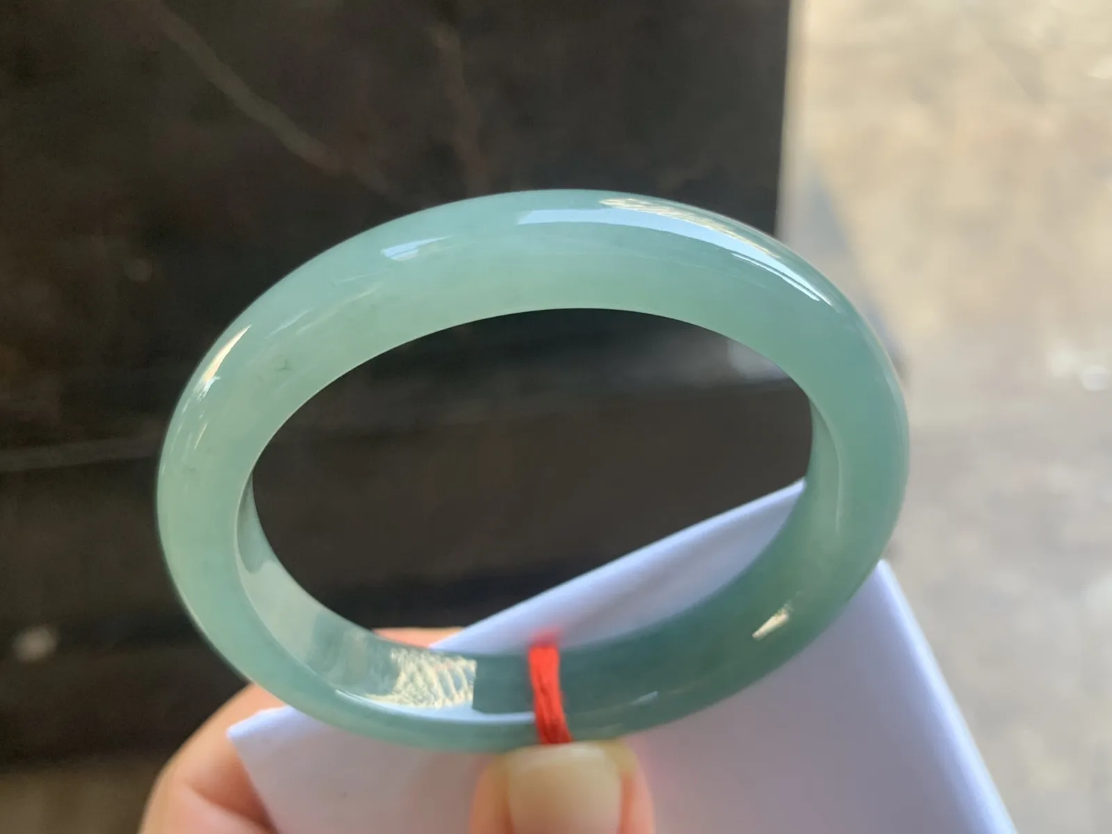 53-10.8-7.6mm
油青底贵妃手镯 底子细腻 水润 正圈51可带