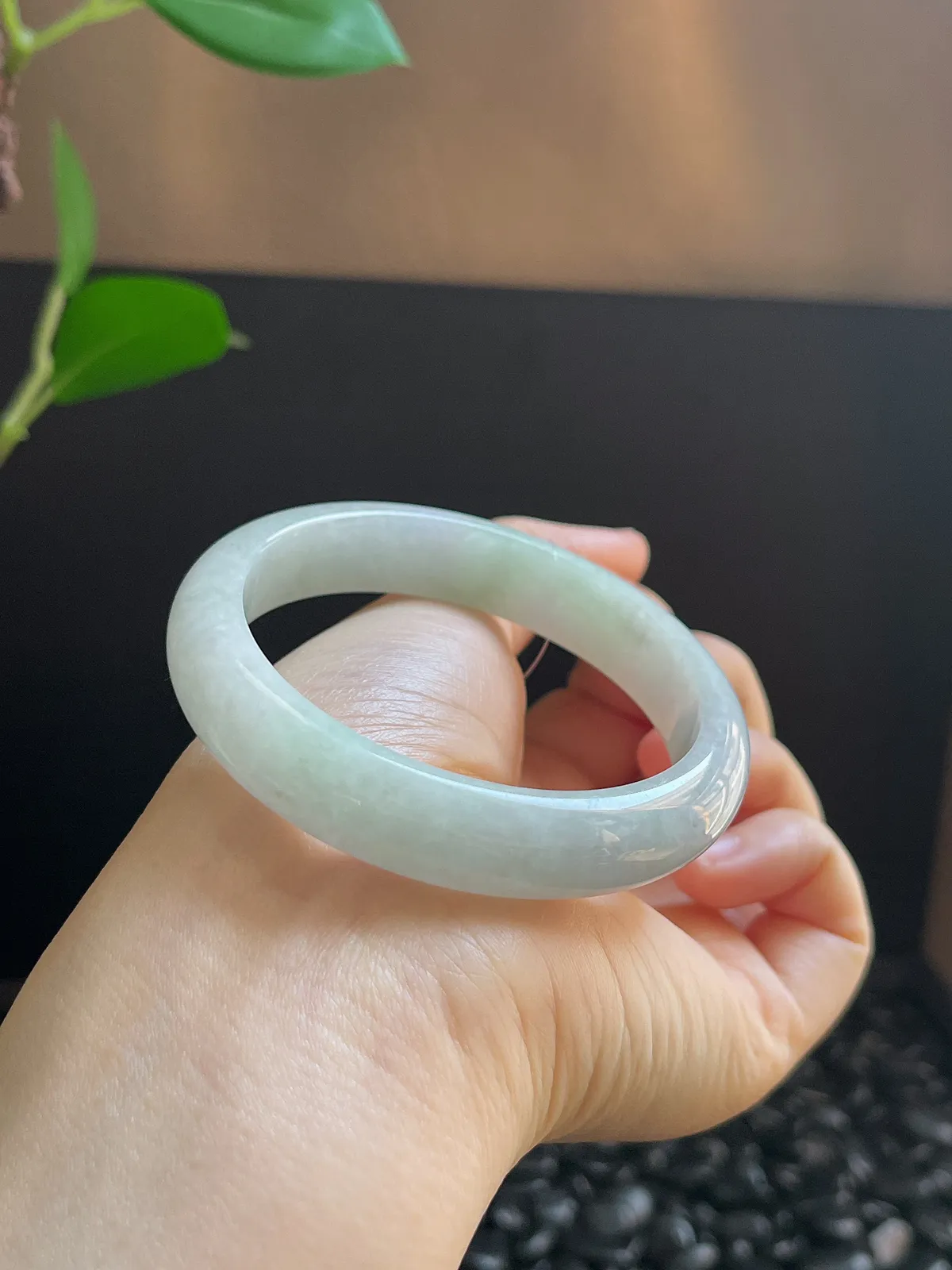 正圈53.4圈口，翡翠糯化种淡绿色手镯