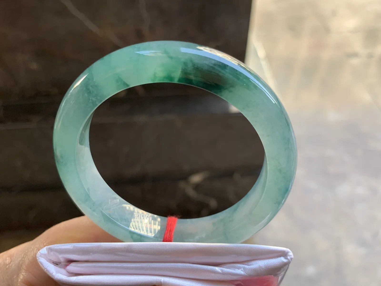 54-11.6-8.7mm
冰种蓝花手镯 水润光泽 花色漂亮