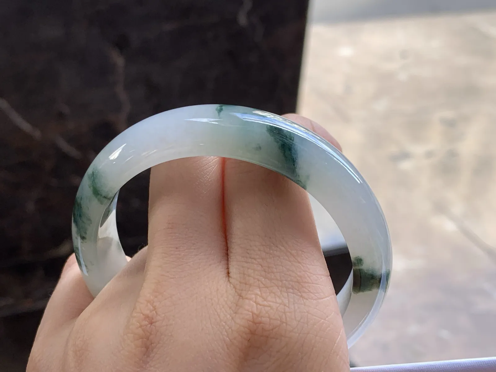 57.5-14.5-8.1

糯种飘花手镯^_^
细腻水润