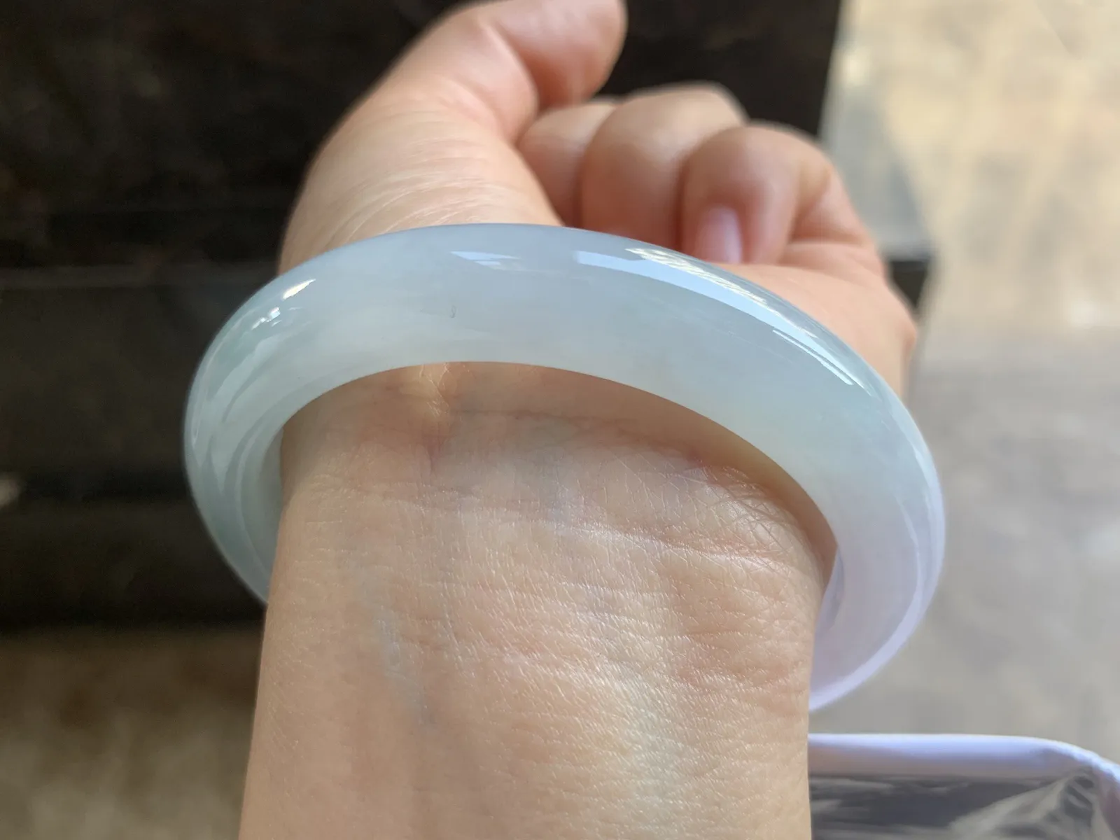 56-11.2-8.2mm
糯冰带底色手镯 底子细腻 水润 清爽