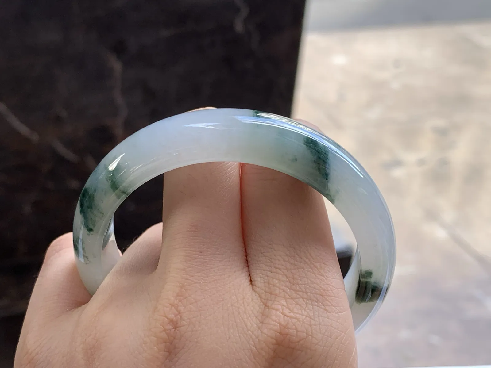 57.5-14.5-8.1

糯种飘花手镯^_^
细腻水润