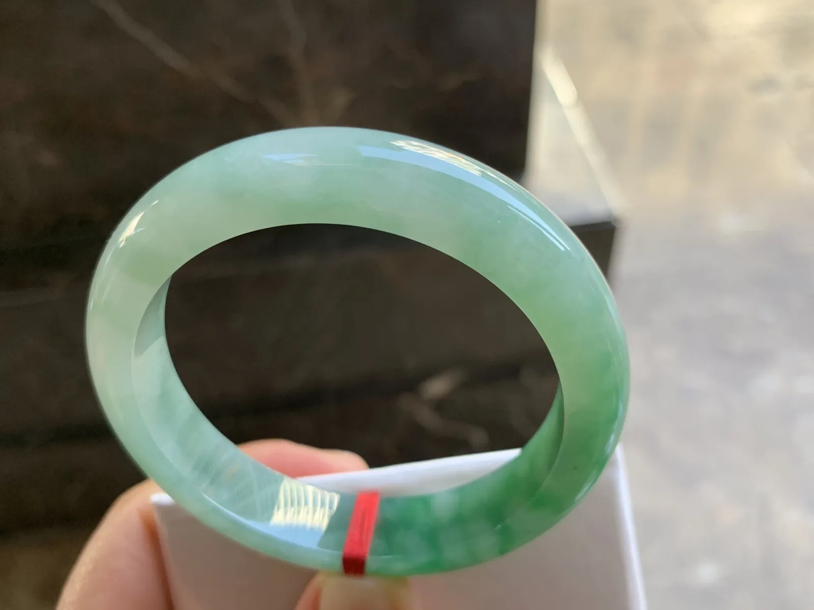 56-13-8.3mm
带色手镯 底子细腻 颜色漂亮