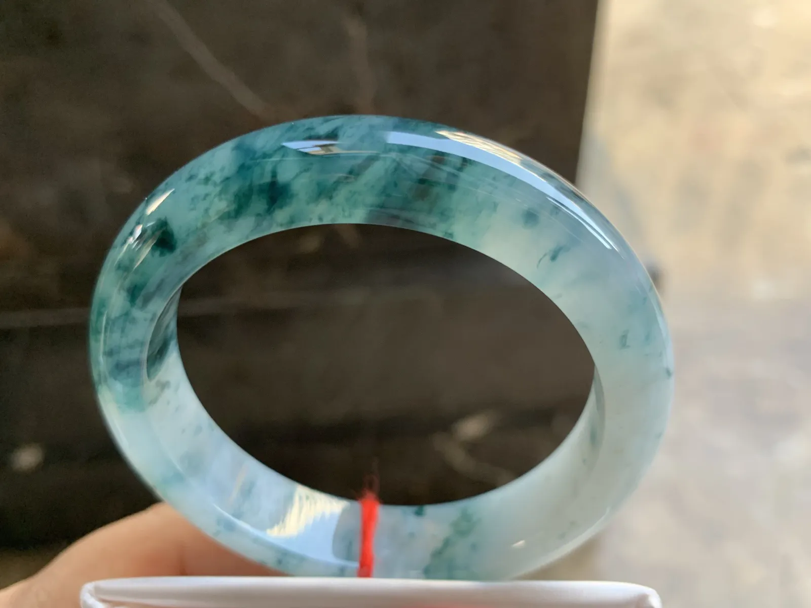 56-12.8-8.6mm
冰种蓝花手镯 水润光泽 花色漂亮