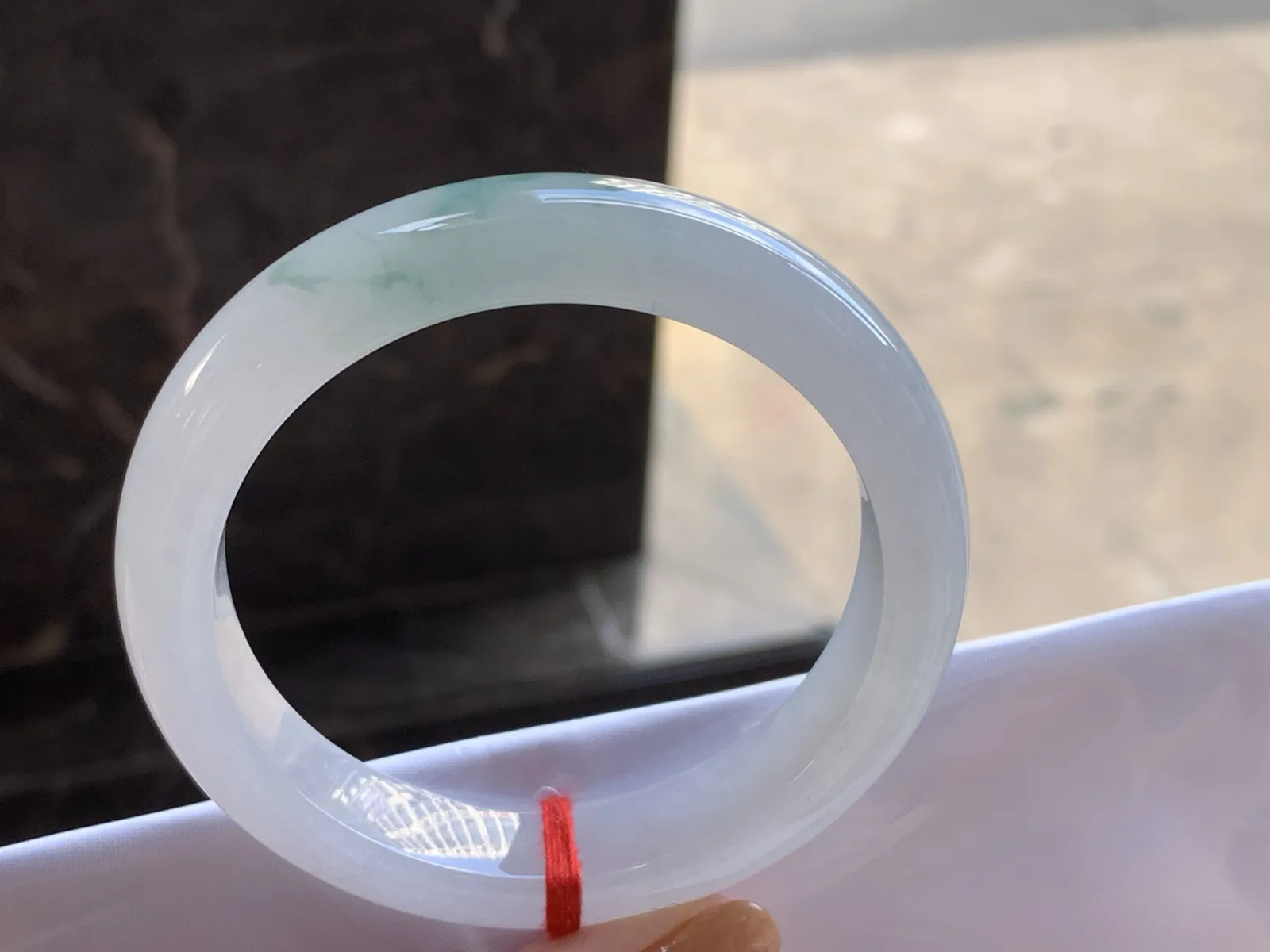 56.5-12.5-8.6

糯种飘花手镯^_^
种好水润