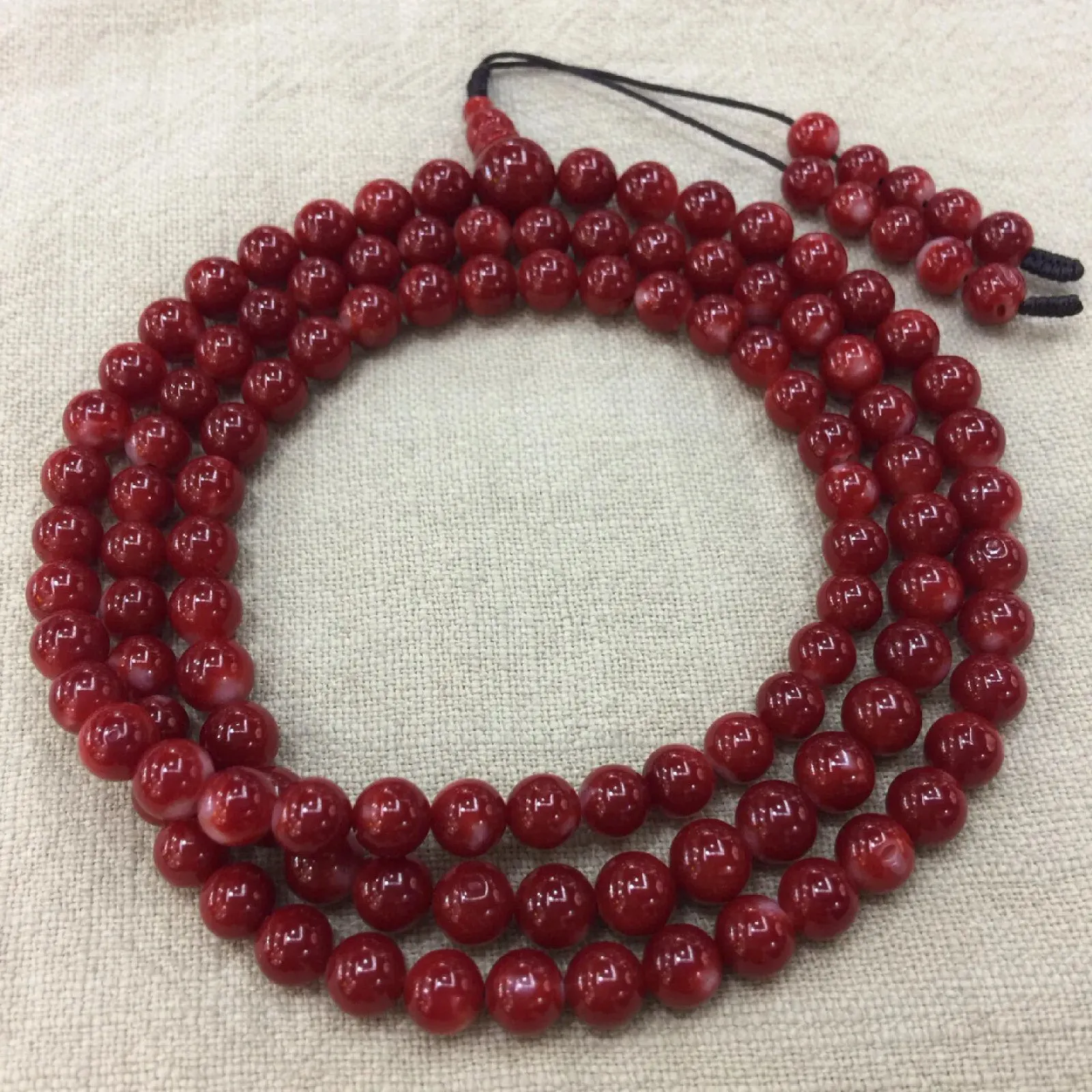 【天然日本阿卡牛血红珊瑚7mm圆珠108粒佛珠链】项链手链两用款！️遇不可求！日本产地，阿卡材料，深牛血红颜色，光泽柔润透亮，直径约7.02-6.11mm，重量47.14克，珊瑚本为佛教珍宝，来自深海千年生长，有生长纹，属于有机宝石，气场强大，稀少珍贵！每粒均为天然无添加无修补！少虫眼少白芯！收藏精品！传承宝贝！