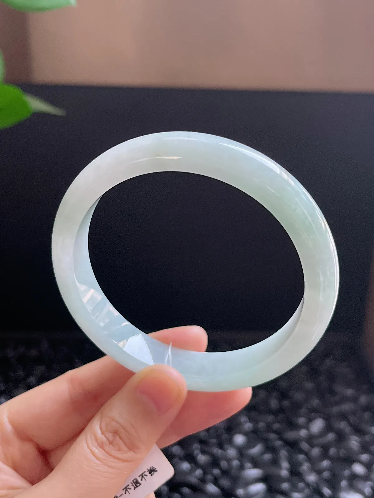 正圈60圈口，翡翠冰糯种飘绿手镯