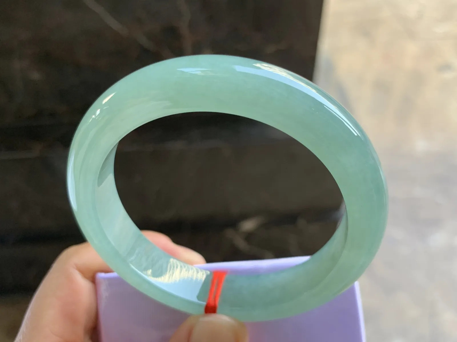 57-12.6-8.8mm
冰种晴水手镯 水润光泽 底色漂亮