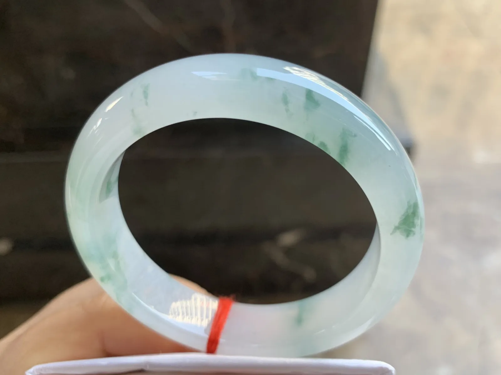 53-13-8.2mm
冰种飘花手镯 水润光泽 清爽