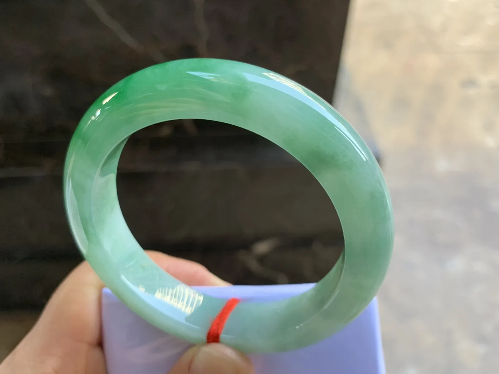 55-12.9-9.5mm
带色手镯 底子细腻 颜色漂亮