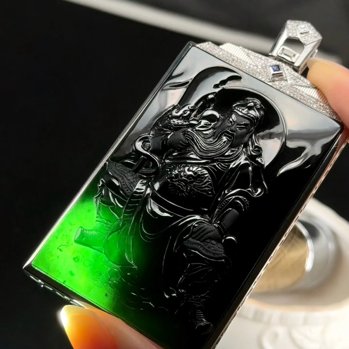 墨翠关公 种好色正 黑度极好 打灯通透 油性十足 尺寸79.9