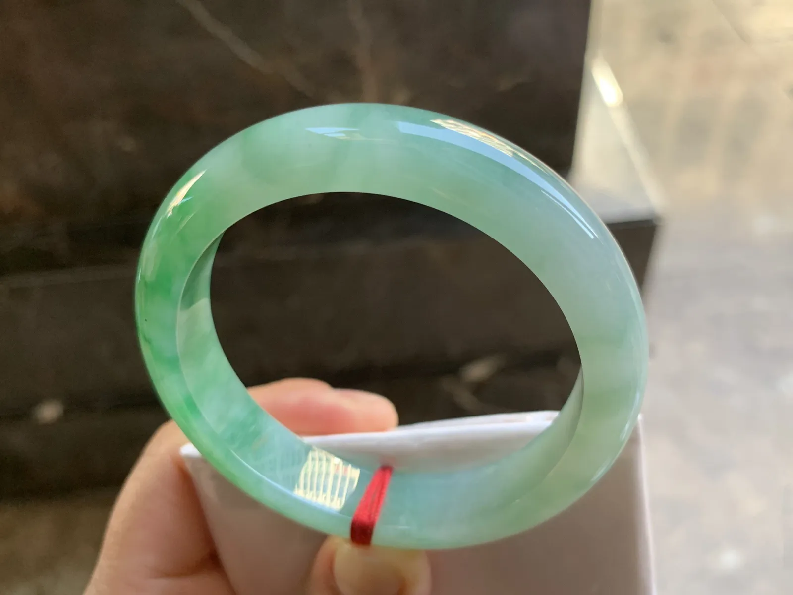 56-13-8.3mm
带色手镯 底子细腻 颜色漂亮