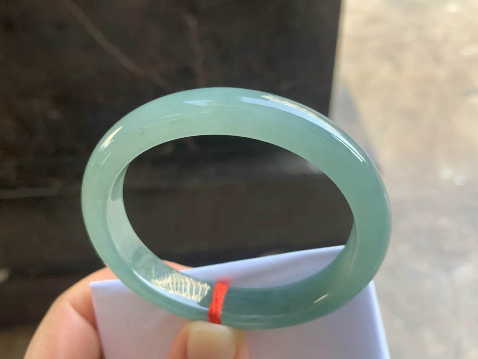 53-10.8-7.6mm
油青底贵妃手镯 底子细腻 水润 正圈51可带