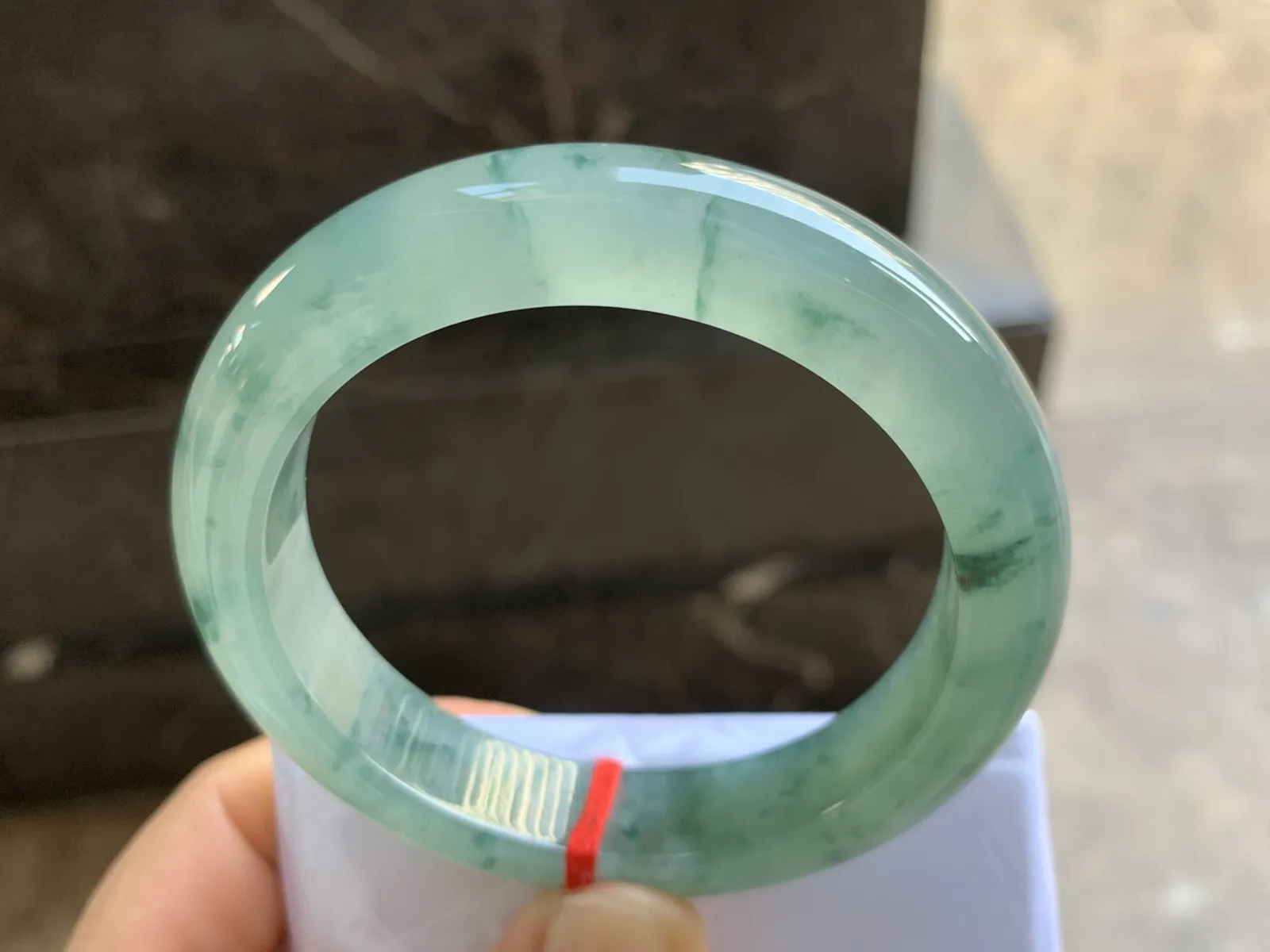 55-12-9mm
冰种飘花手镯 冰透莹润 花色漂亮