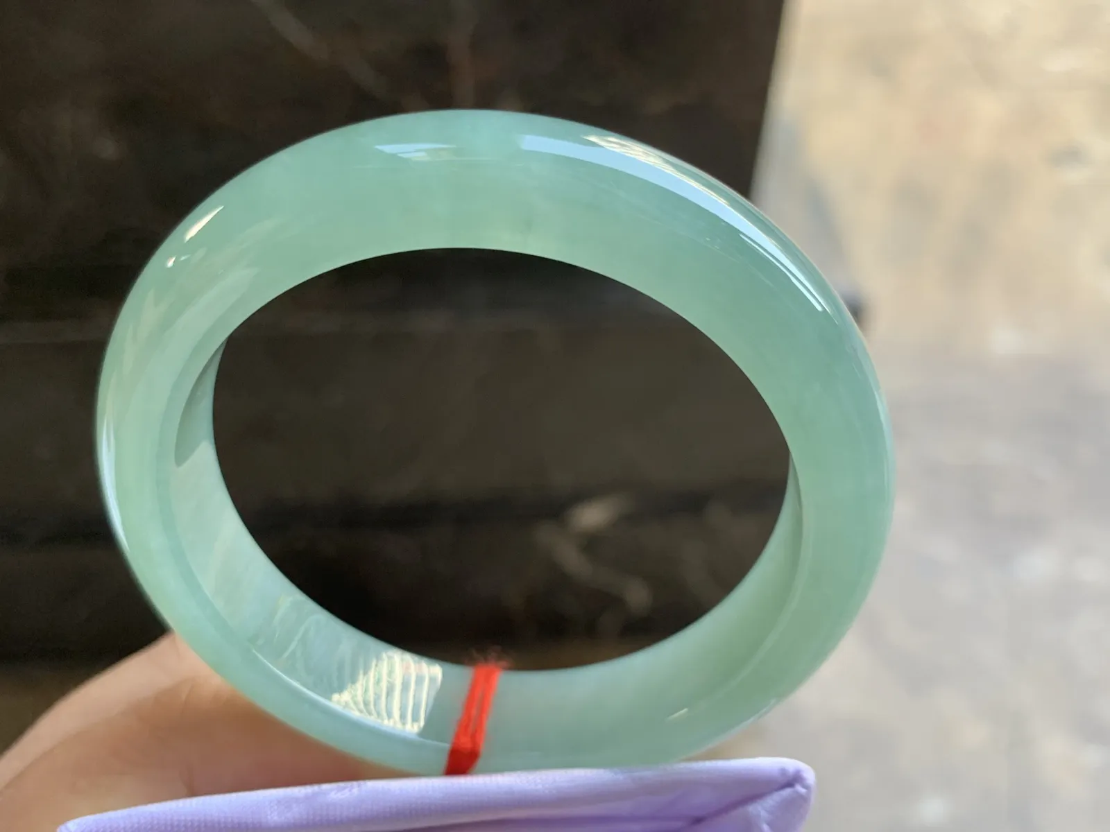 57-12.6-8.8mm
冰种晴水手镯 水润光泽 底色漂亮