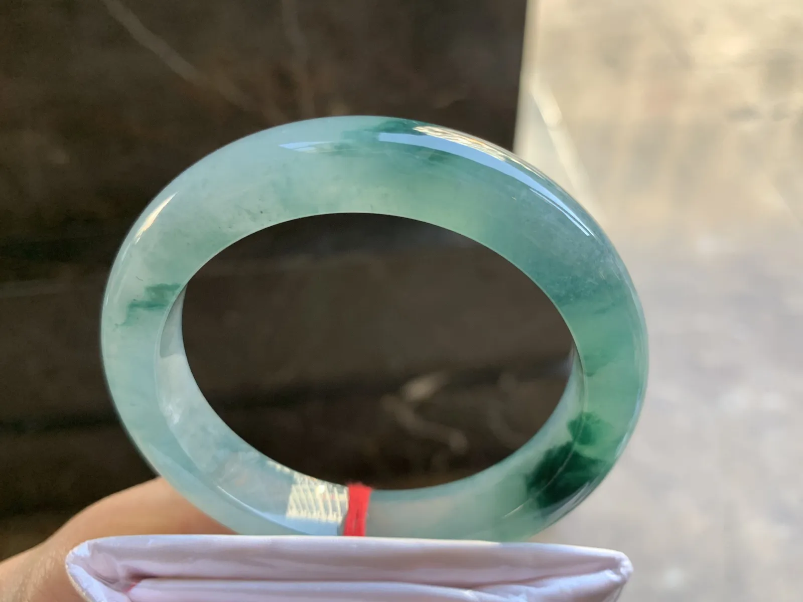 54-11.6-8.7mm
冰种蓝花手镯 水润光泽 花色漂亮