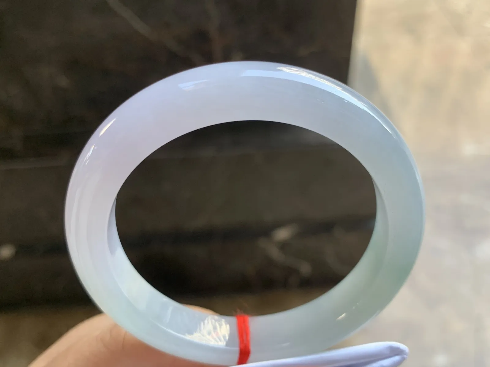 56-11.2-8.2mm
糯冰带底色手镯 底子细腻 水润 清爽