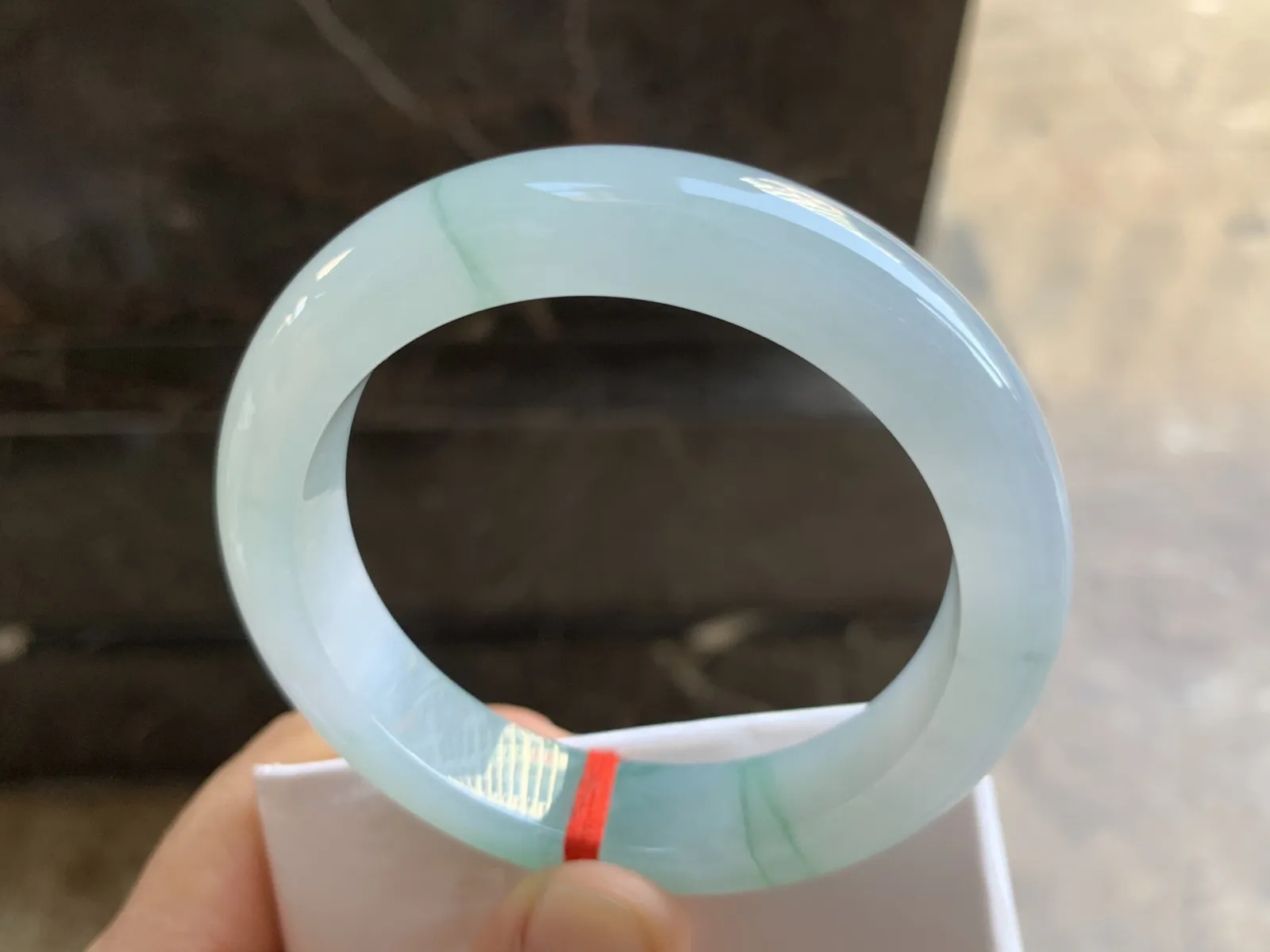 55.5-12.7-9mm
冰种飘绿手镯 水润光泽 花色漂亮