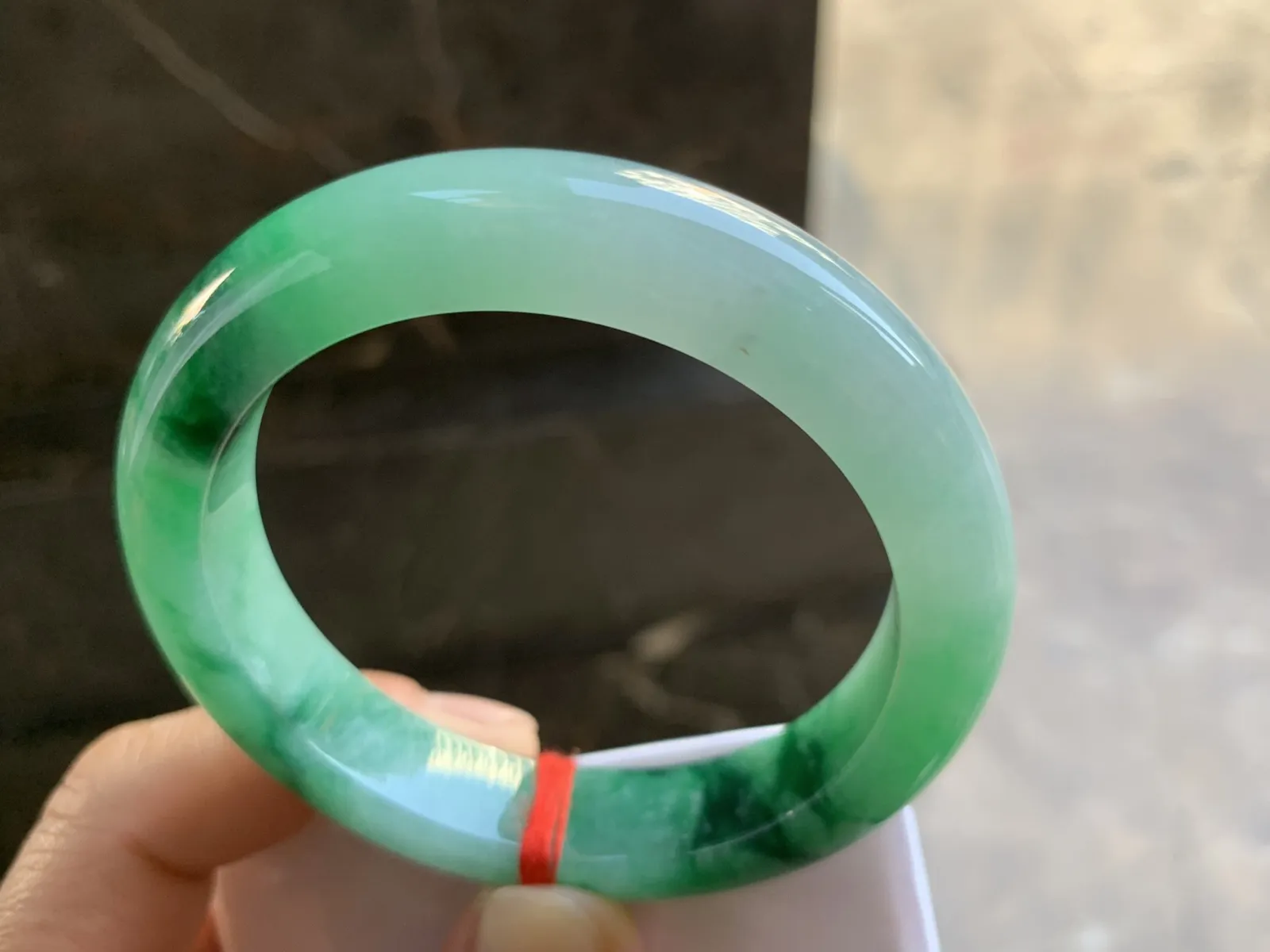 55-12.3-8.8mm
带色手镯 底子细腻 颜色辣绿 推荐