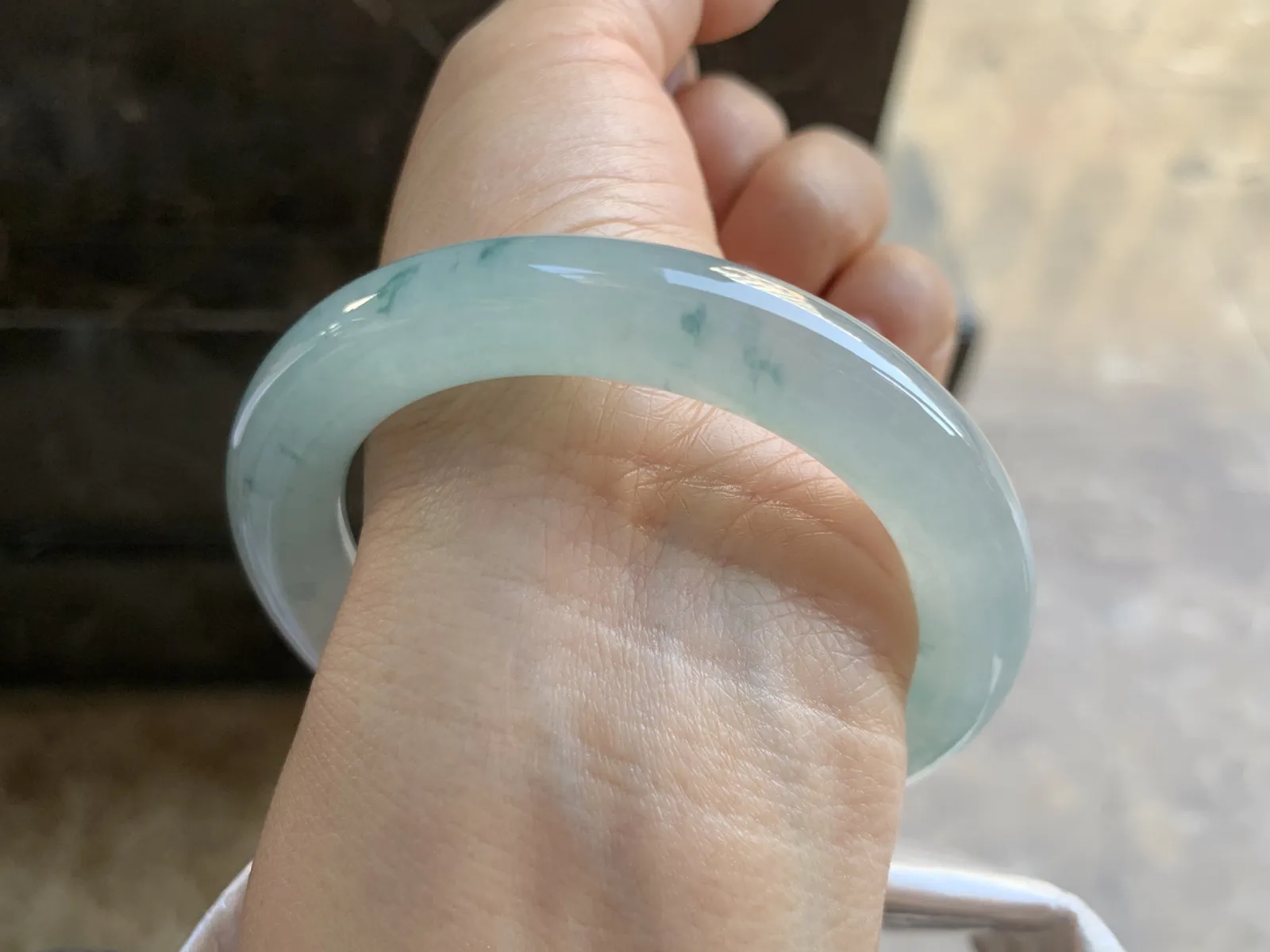 57.5-11mm
冰种飘花圆条手镯 水润冰透  清爽