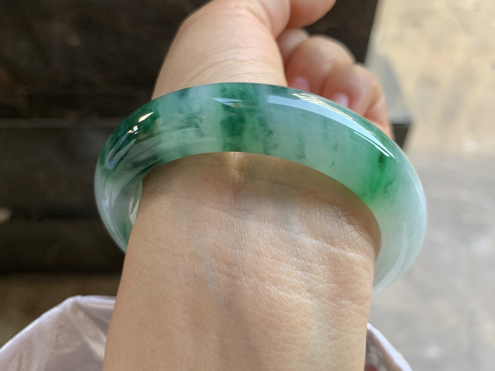 55-13.2-9.3mm
带色手镯 底子细腻 颜色漂亮 条形优秀