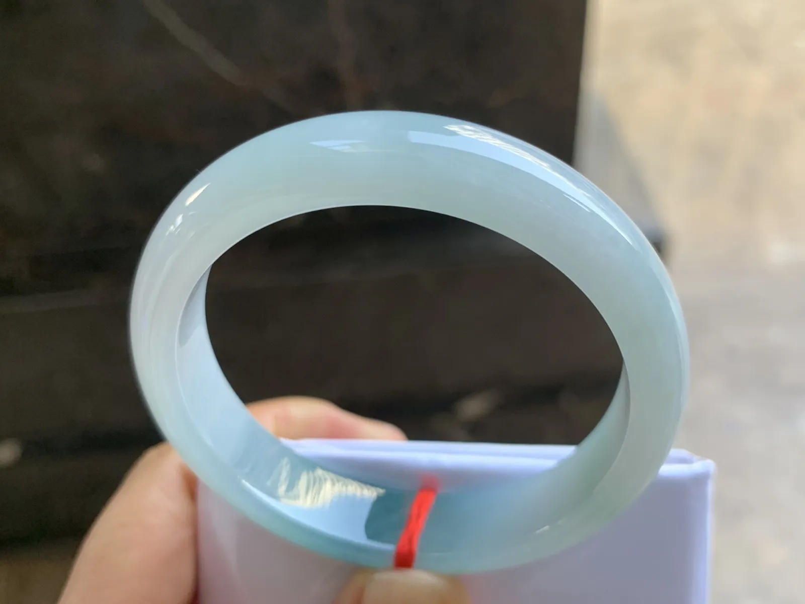 53-12-7.2mm
糯冰飘花手镯 底子细腻干净 清爽