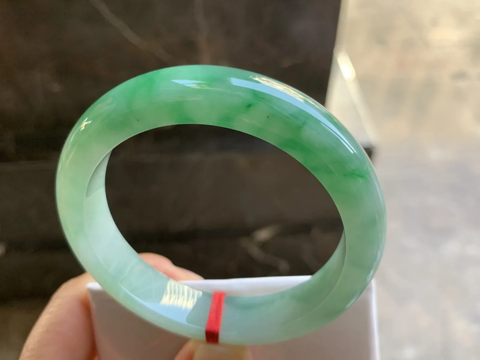 56-13-8.3mm
带色手镯 底子细腻 颜色漂亮