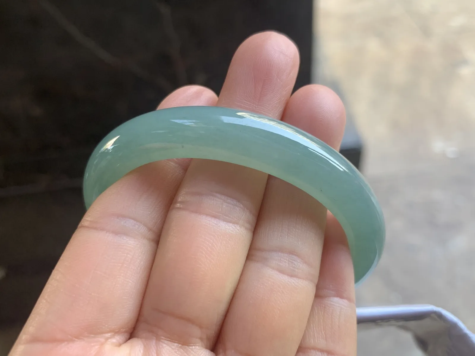 53-10.8-7.6mm
油青底贵妃手镯 底子细腻 水润 正圈51可带