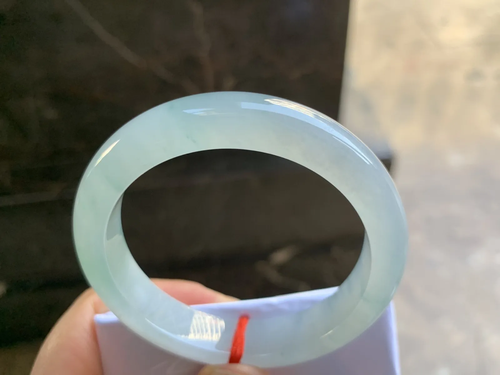 53-12.6-8.2mm
冰种飘花手镯 水润光泽 清爽