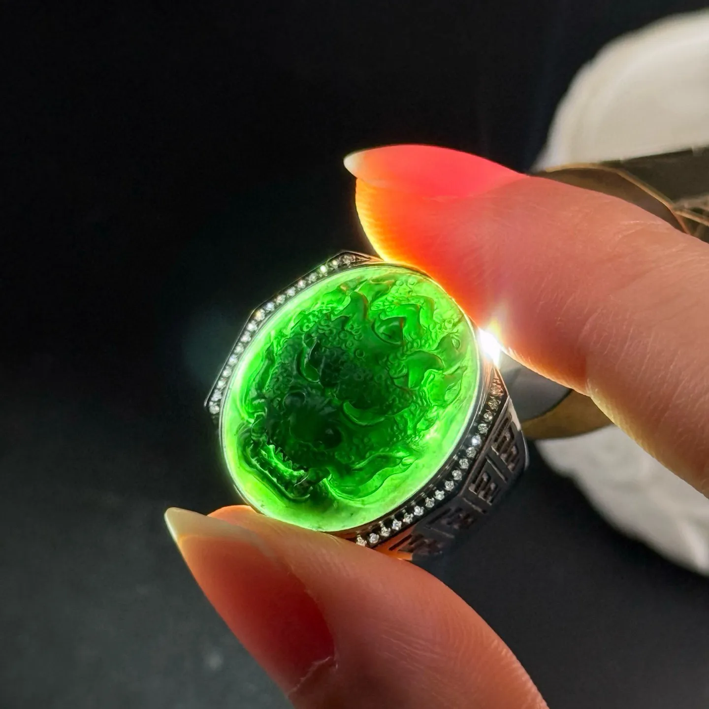 精品18k墨翠龙头男戒 种好色正 黑度极好 打灯通透 油性十足 尺寸20.1