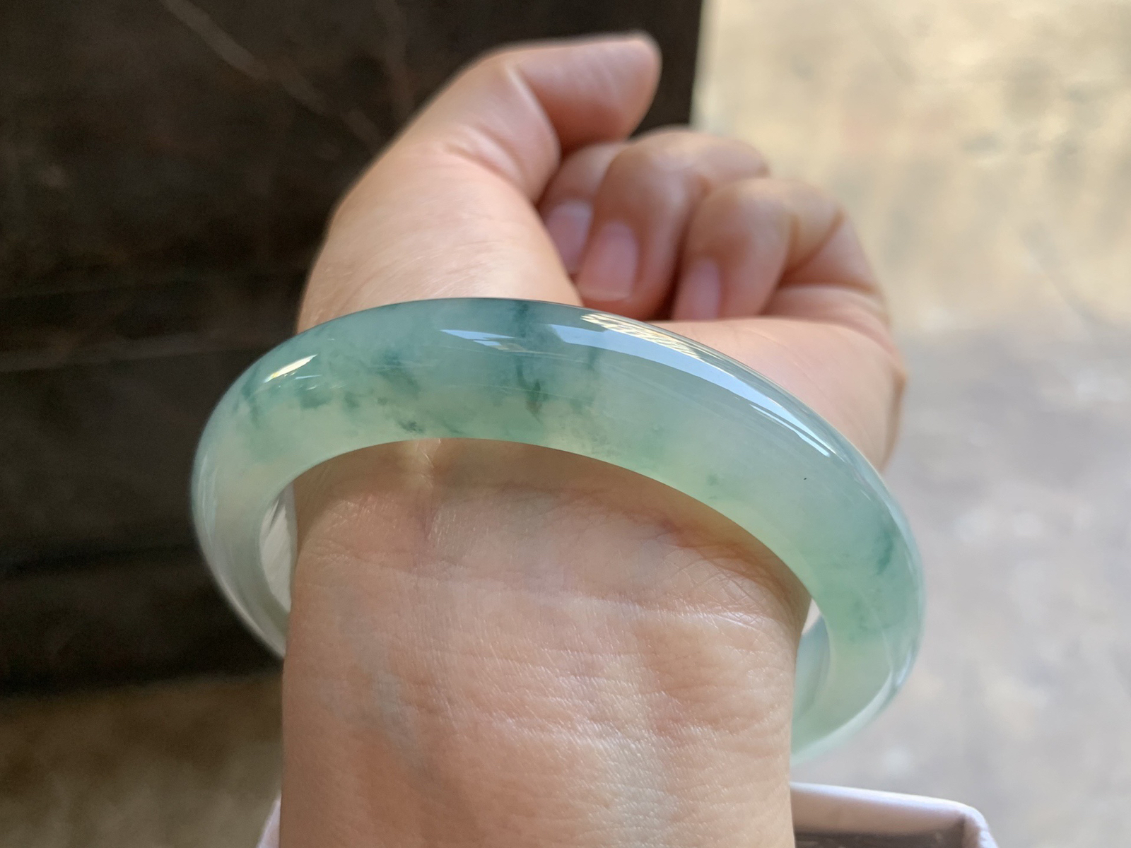 59-12.6-9mm
冰种飘花大圈口手镯 水润光泽 水润