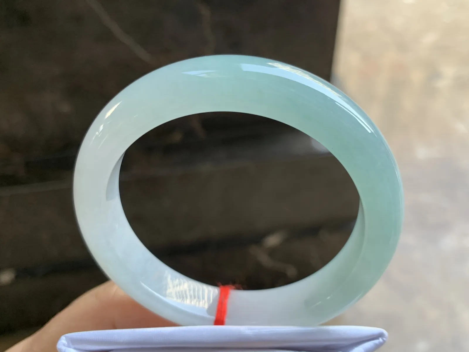 56-12.5-8.5mm
冰种晴水手镯 水润光泽 清新